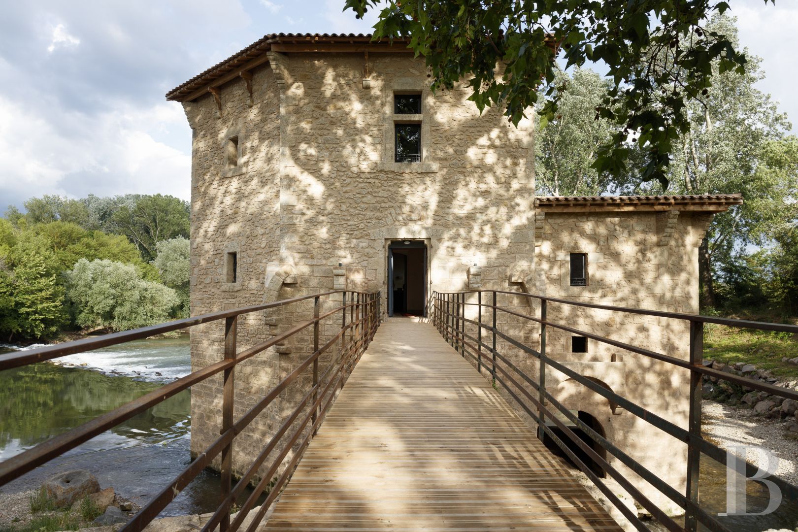 A former fortified mill transformed into a family home  on the banks of the Hérault, between Montpellier and Béziers - photo  n°3