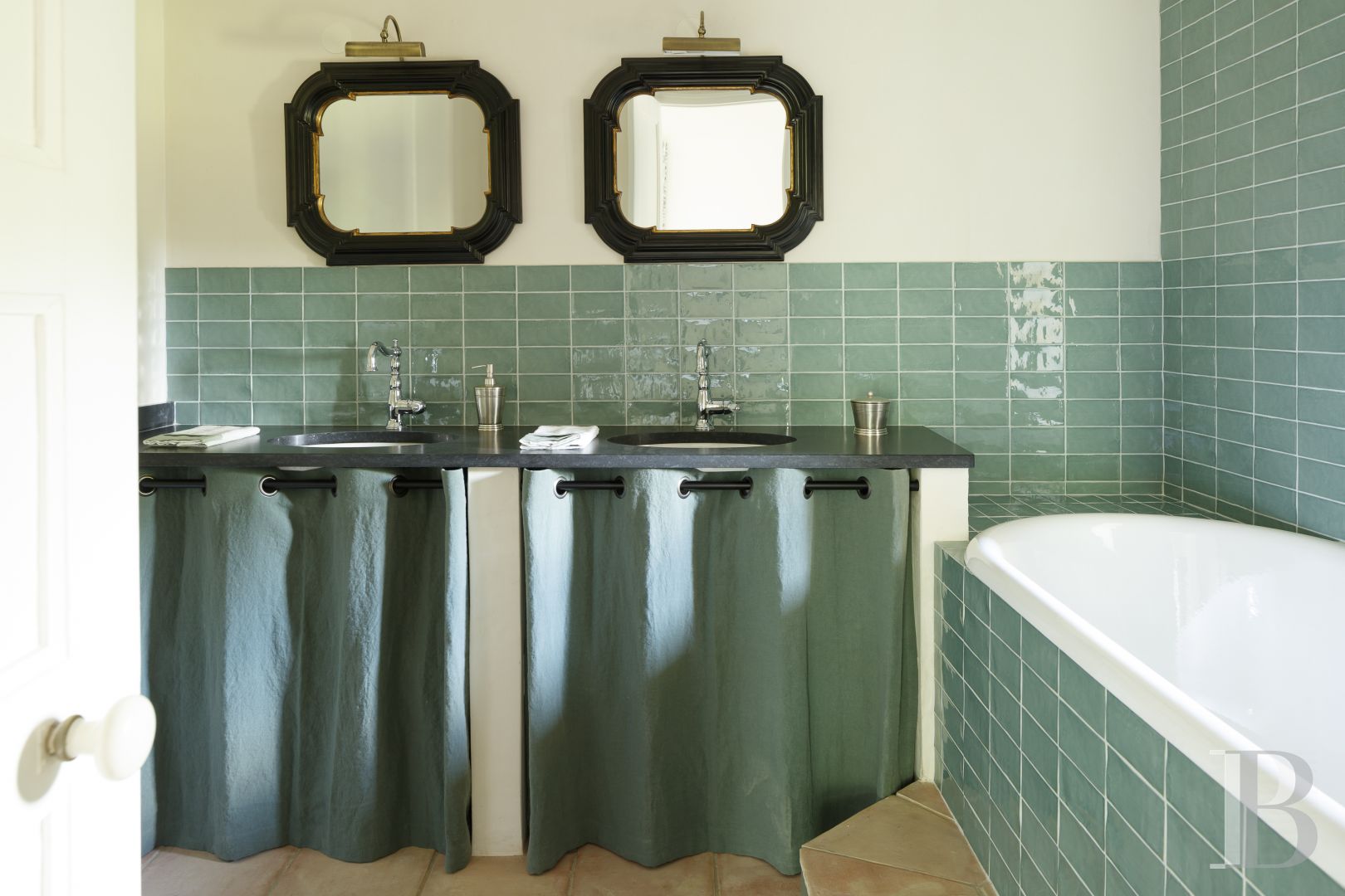 A former fortified mill transformed into a family home  on the banks of the Hérault, between Montpellier and Béziers - photo  n°20