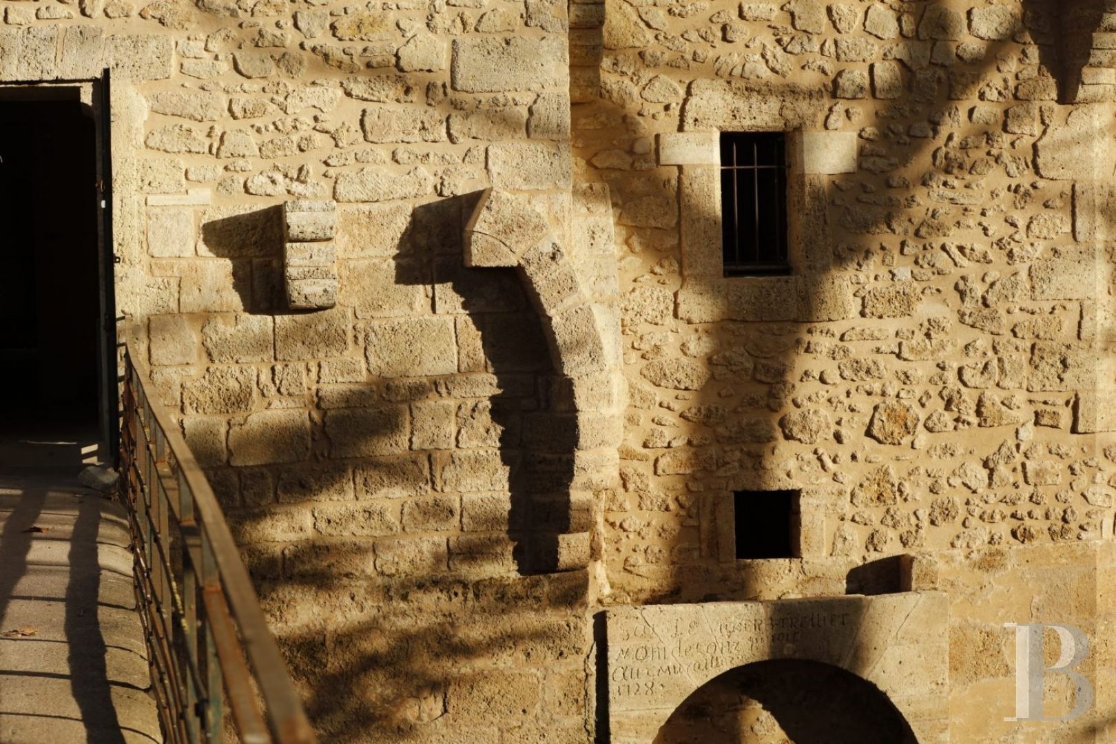 A former fortified mill transformed into a family home  on the banks of the Hérault, between Montpellier and Béziers - photo  n°5