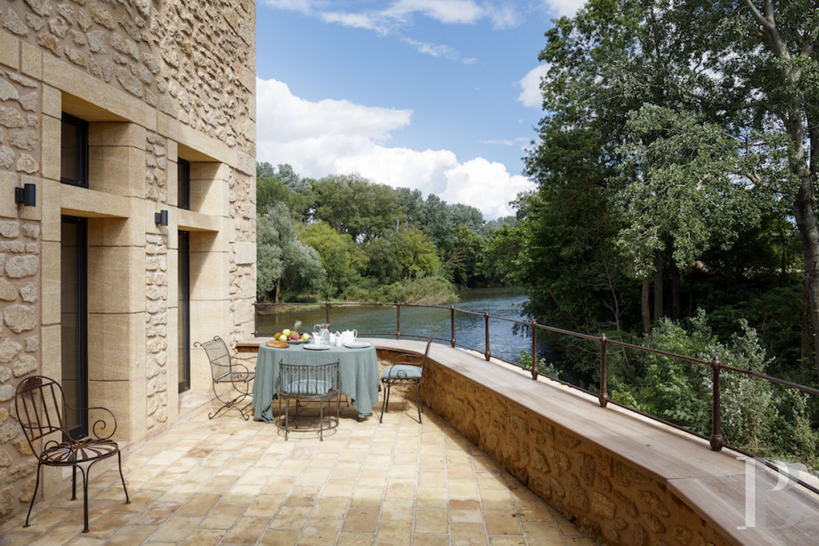 A former fortified mill transformed into a family home  on the banks of the Hérault, between Montpellier and Béziers - photo  n°23