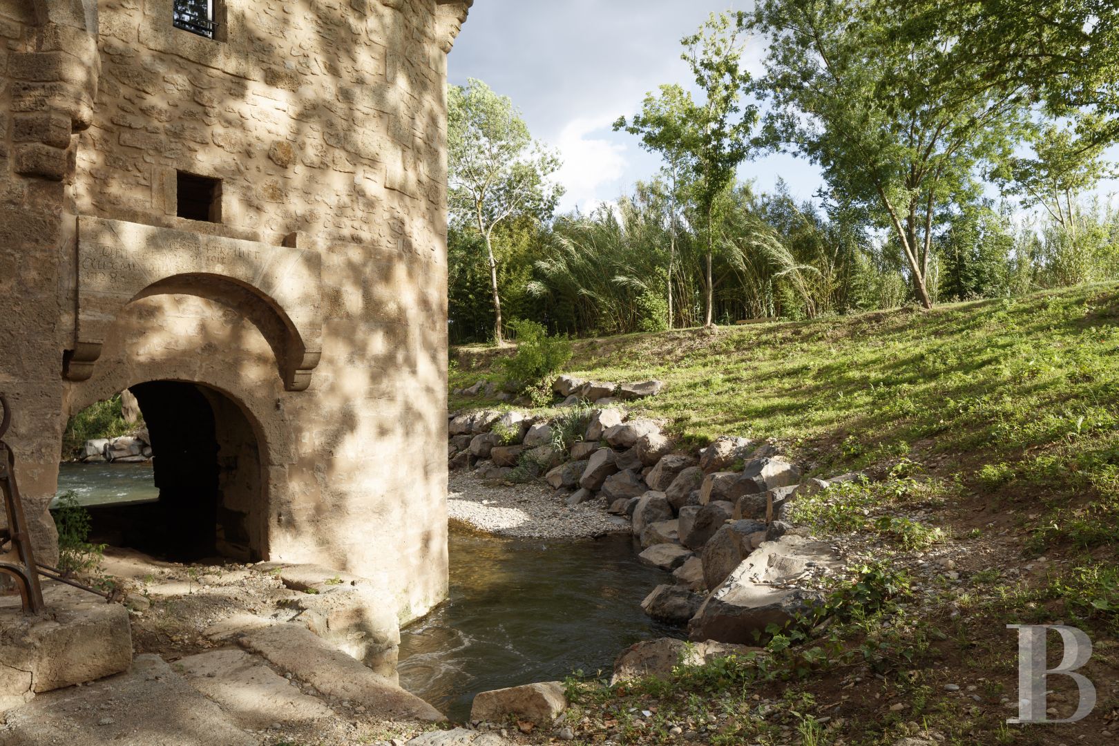 A former fortified mill transformed into a family home  on the banks of the Hérault, between Montpellier and Béziers - photo  n°6