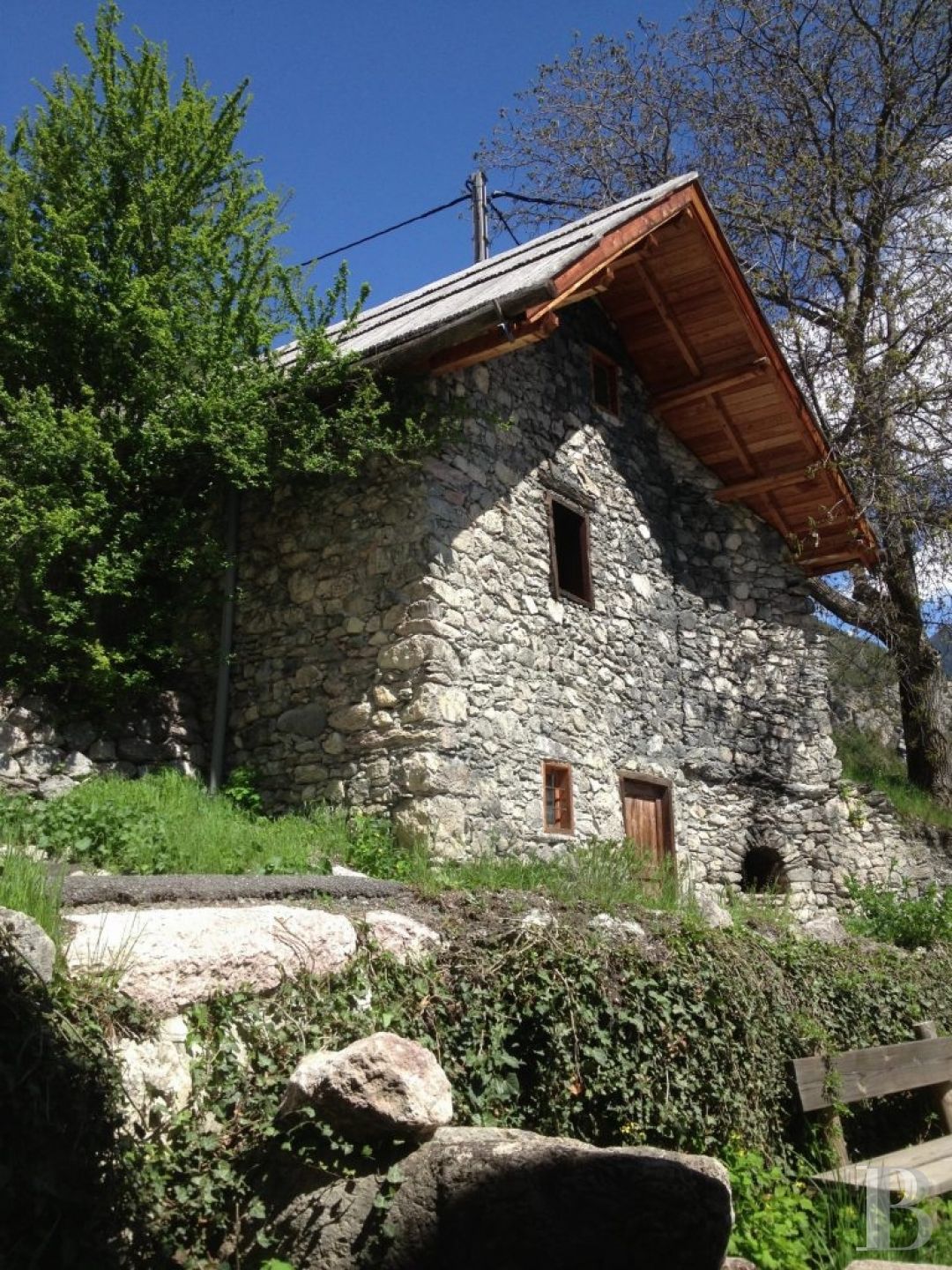 A former priory bathed in sunlight and surrounded by snowy mountain tops,  to the south of Briançon in the Hautes-Alpes - photo  n°5