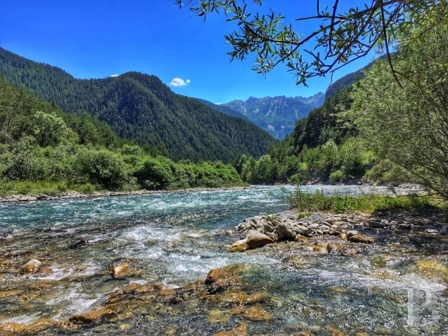 A former priory bathed in sunlight and surrounded by snowy mountain tops,  to the south of Briançon in the Hautes-Alpes - photo  n°24
