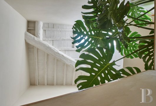 En Toscane, au nord de Sienne,  une ancienne ferme inspirée par le design et transformée en gîtes  - photo  n°25