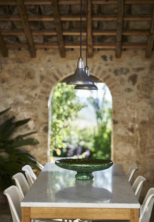 En Toscane, au nord de Sienne,  une ancienne ferme inspirée par le design et transformée en gîtes  - photo  n°23