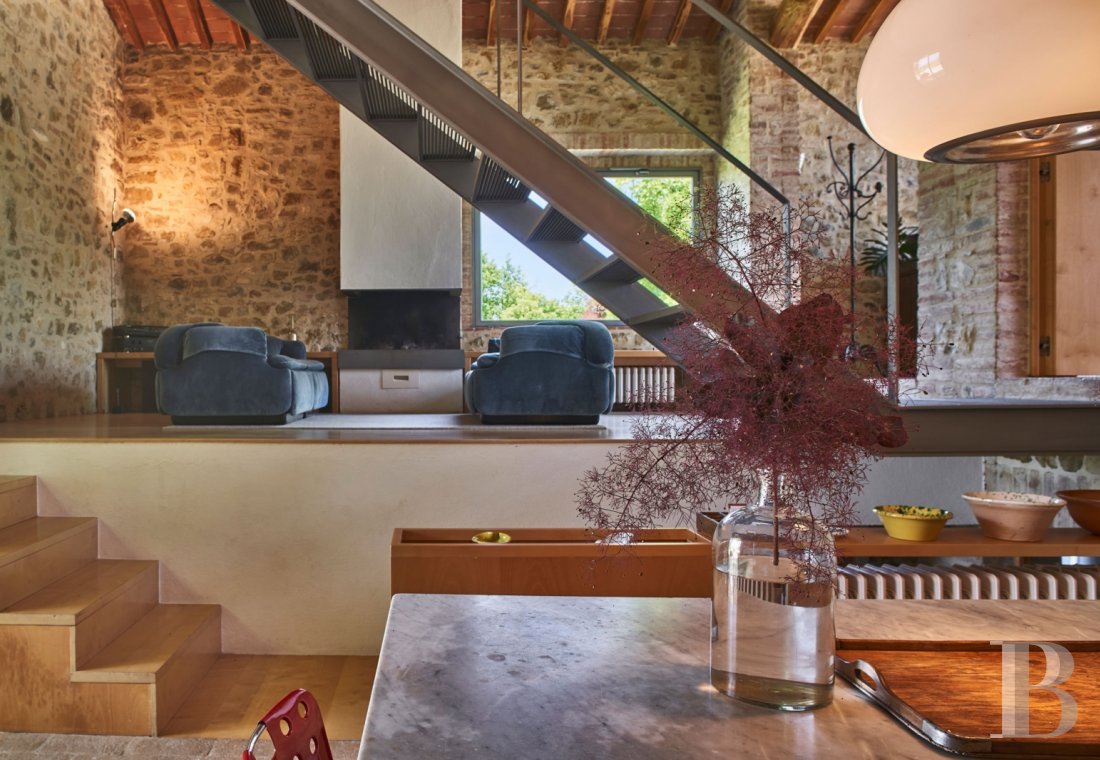 En Toscane, au nord de Sienne,  une ancienne ferme inspirée par le design et transformée en gîtes  - photo  n°14