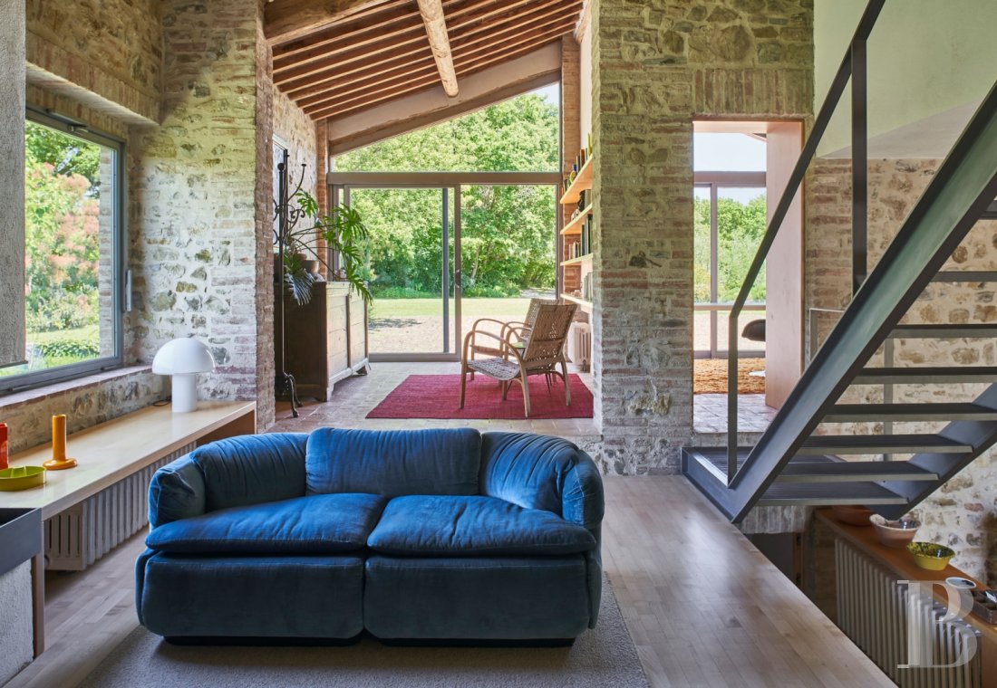 En Toscane, au nord de Sienne,  une ancienne ferme inspirée par le design et transformée en gîtes  - photo  n°13