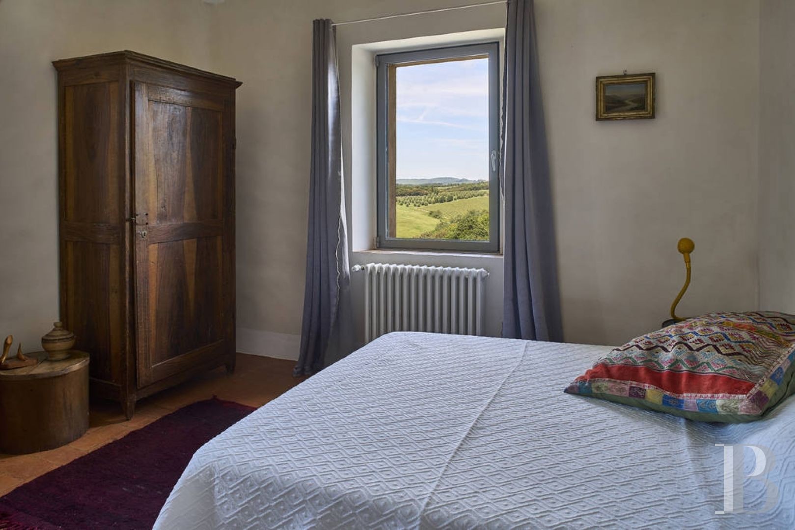 En Toscane, au nord de Sienne,  une ancienne ferme inspirée par le design et transformée en gîtes  - photo  n°28