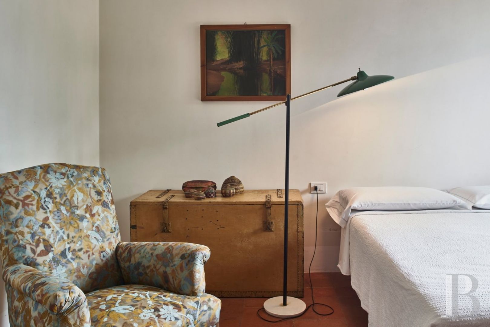 En Toscane, au nord de Sienne,  une ancienne ferme inspirée par le design et transformée en gîtes  - photo  n°35