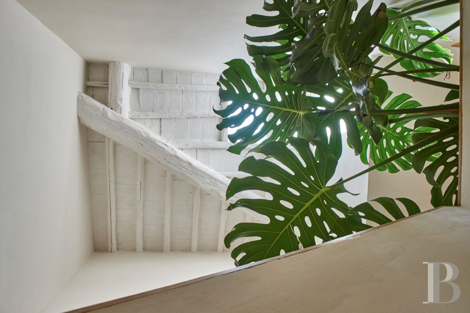 En Toscane, au nord de Sienne,  une ancienne ferme inspirée par le design et transformée en gîtes  - photo  n°25