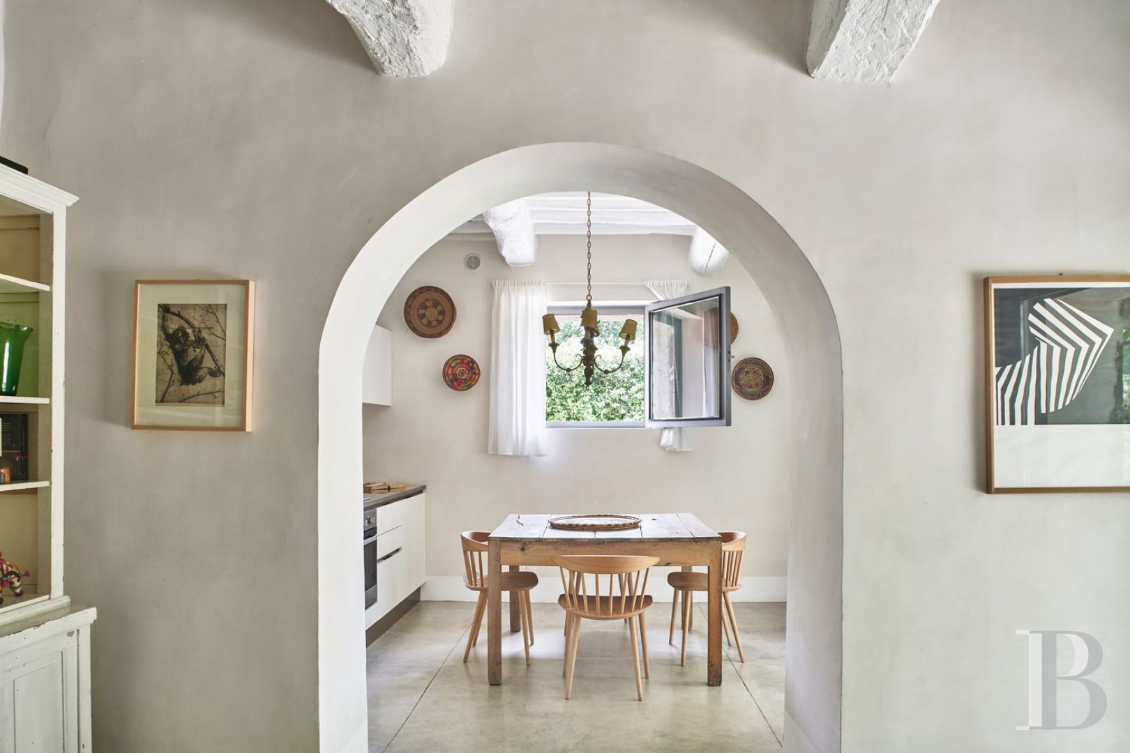 En Toscane, au nord de Sienne,  une ancienne ferme inspirée par le design et transformée en gîtes  - photo  n°36