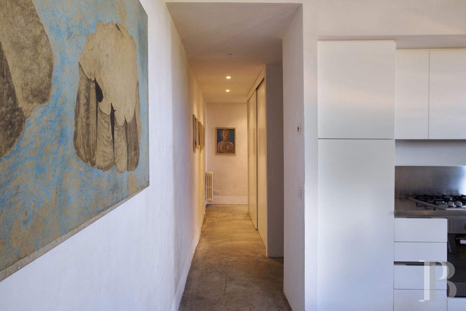 En Toscane, au nord de Sienne,  une ancienne ferme inspirée par le design et transformée en gîtes  - photo  n°34