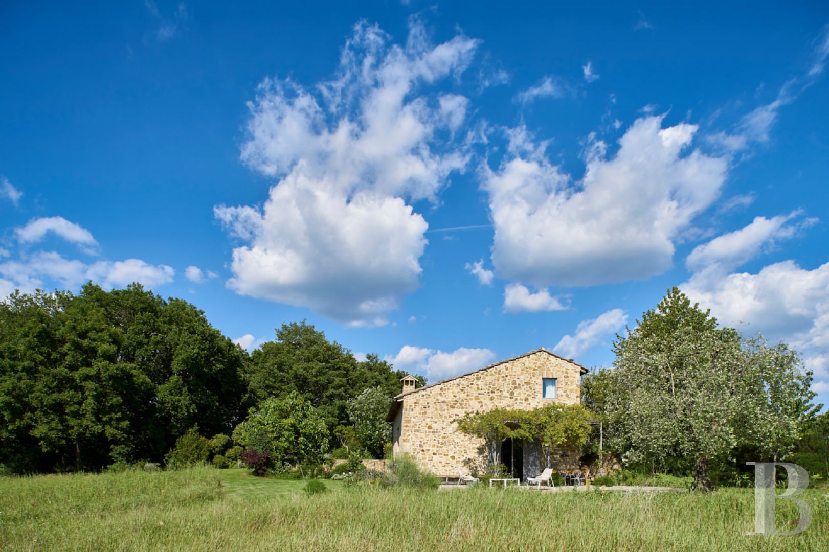 En Toscane, au nord de Sienne,  une ancienne ferme inspirée par le design et transformée en gîtes  - photo  n°10