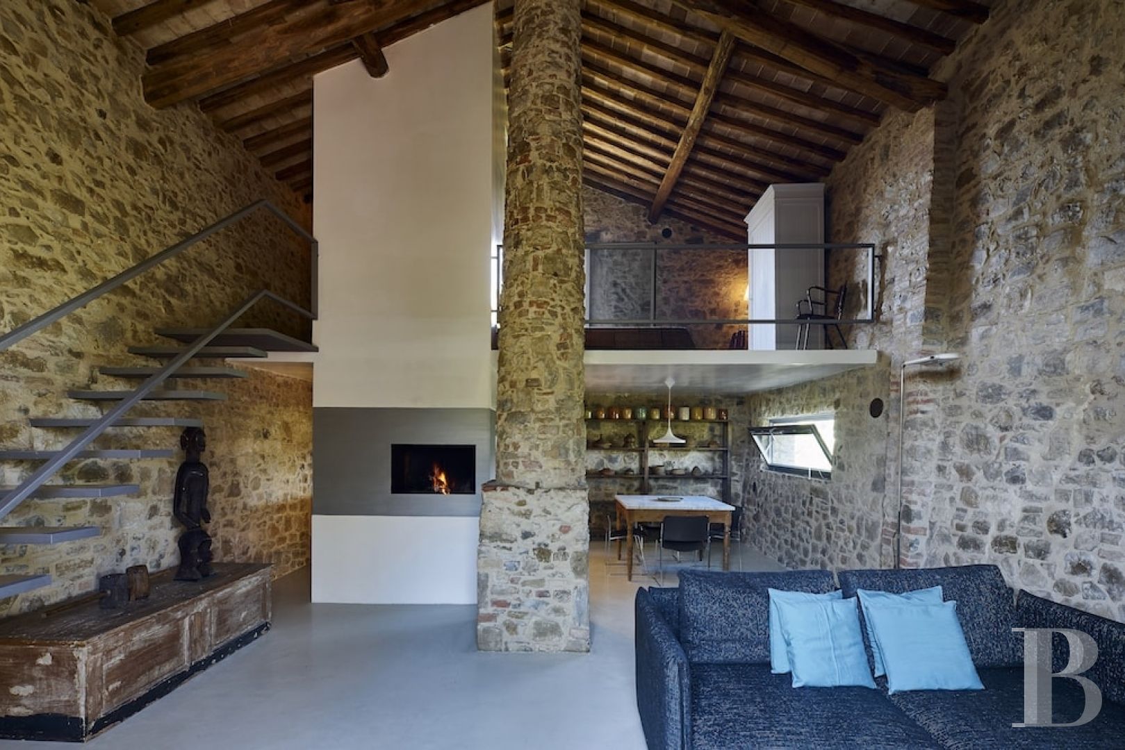 En Toscane, au nord de Sienne,  une ancienne ferme inspirée par le design et transformée en gîtes  - photo  n°16