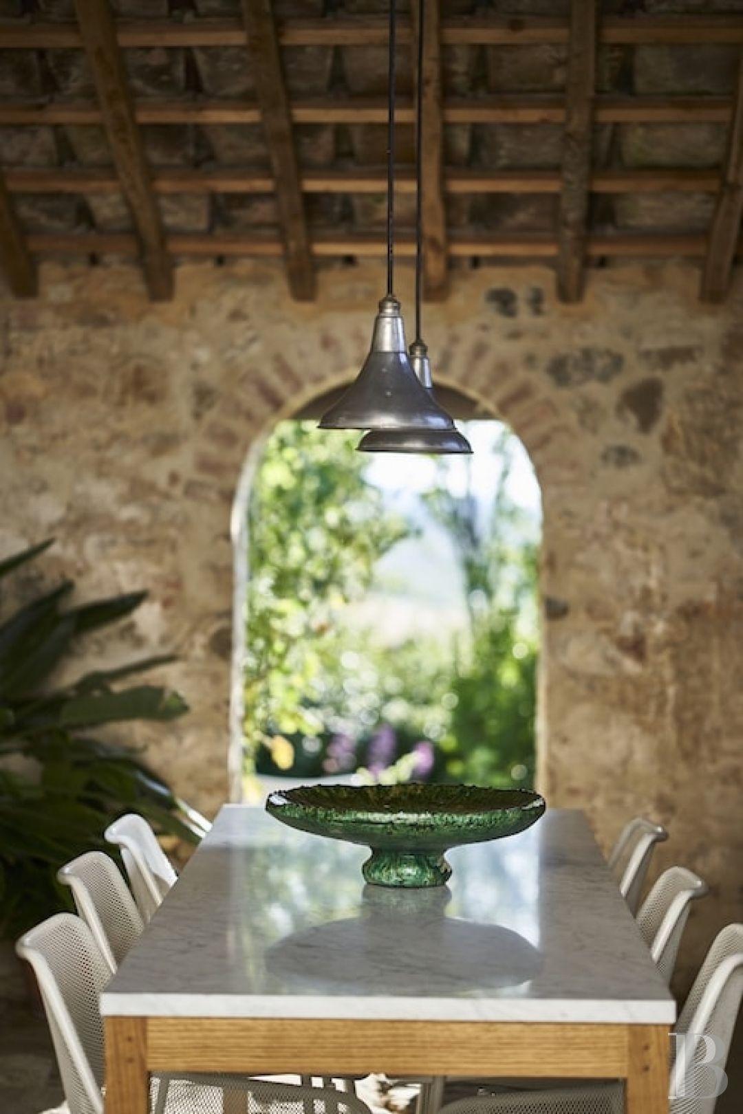 En Toscane, au nord de Sienne,  une ancienne ferme inspirée par le design et transformée en gîtes  - photo  n°23