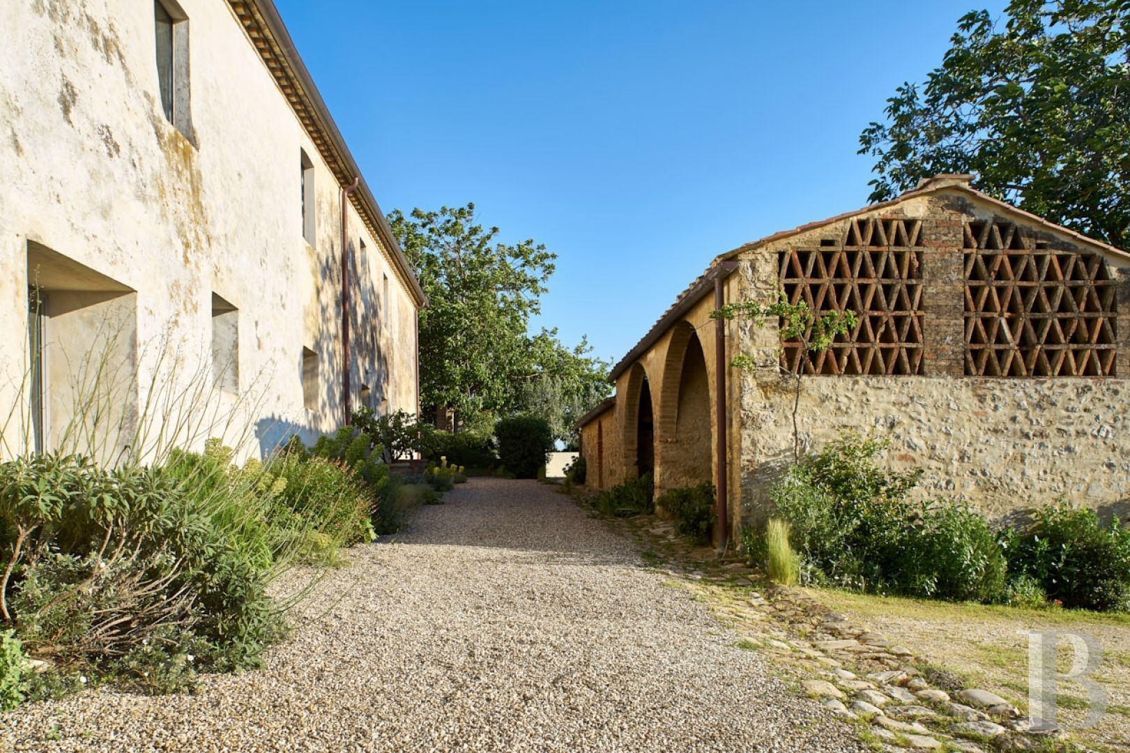 En Toscane, au nord de Sienne,  une ancienne ferme inspirée par le design et transformée en gîtes  - photo  n°40