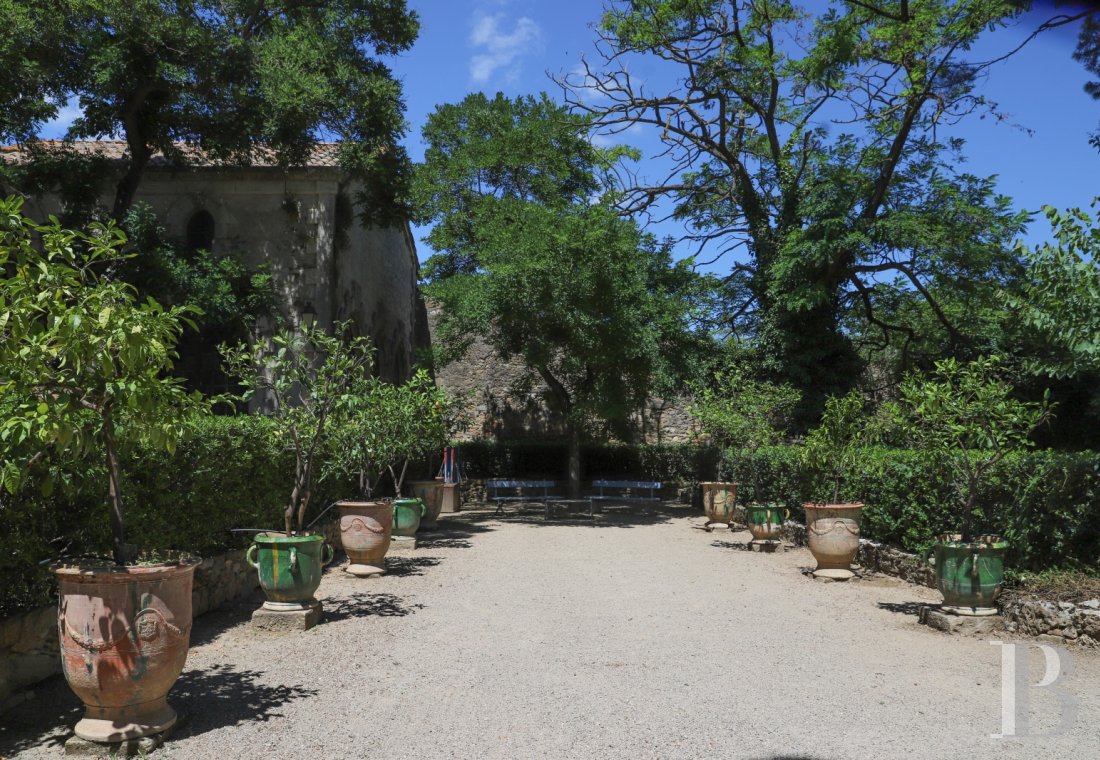 In Minervois, a former 12th century fortress transformed into a comfortable home - photo  n°15