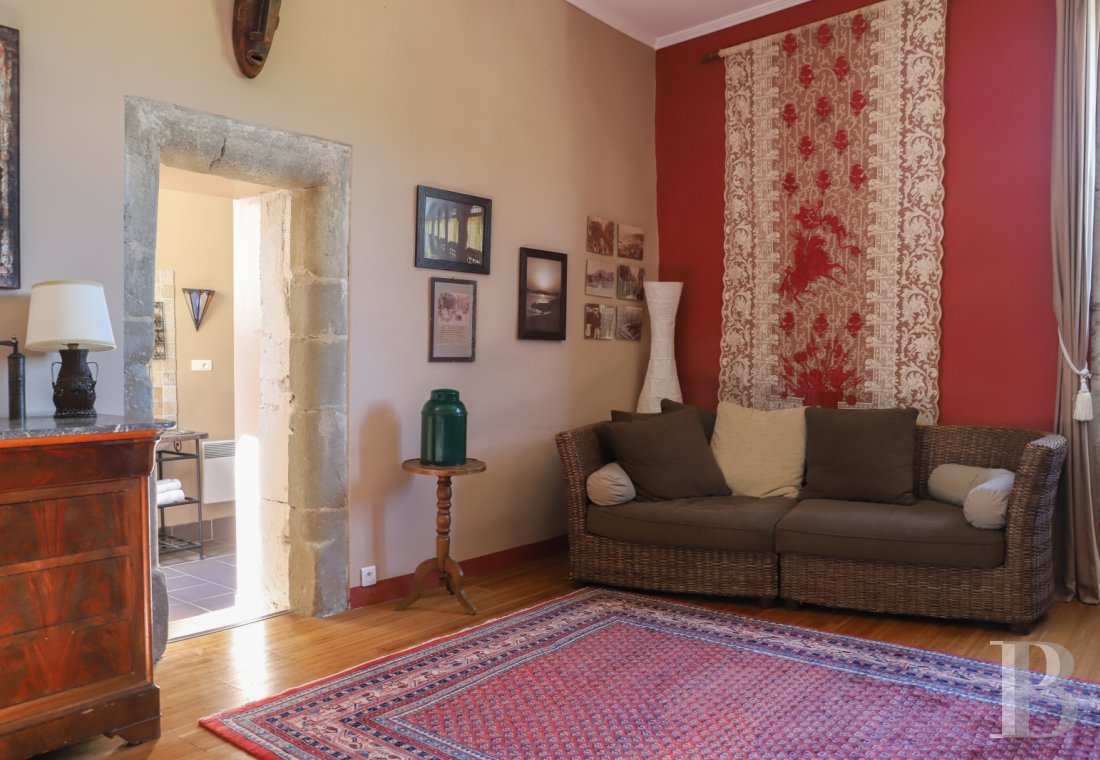 In Minervois, a former 12th century fortress transformed into a comfortable home - photo  n°49