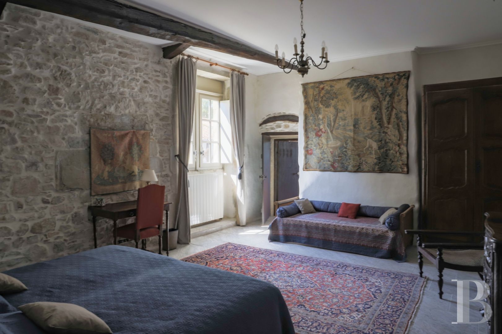 In Minervois, a former 12th century fortress transformed into a comfortable home - photo  n°29