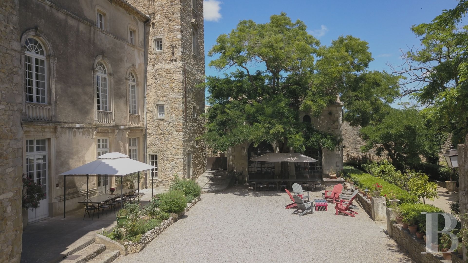 In Minervois, a former 12th century fortress transformed into a comfortable home - photo  n°2