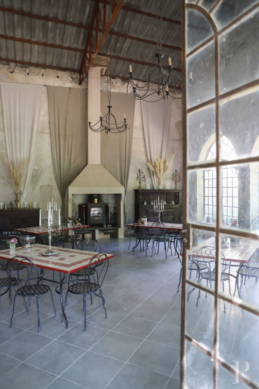 In Minervois, a former 12th century fortress transformed into a comfortable home - photo  n°55