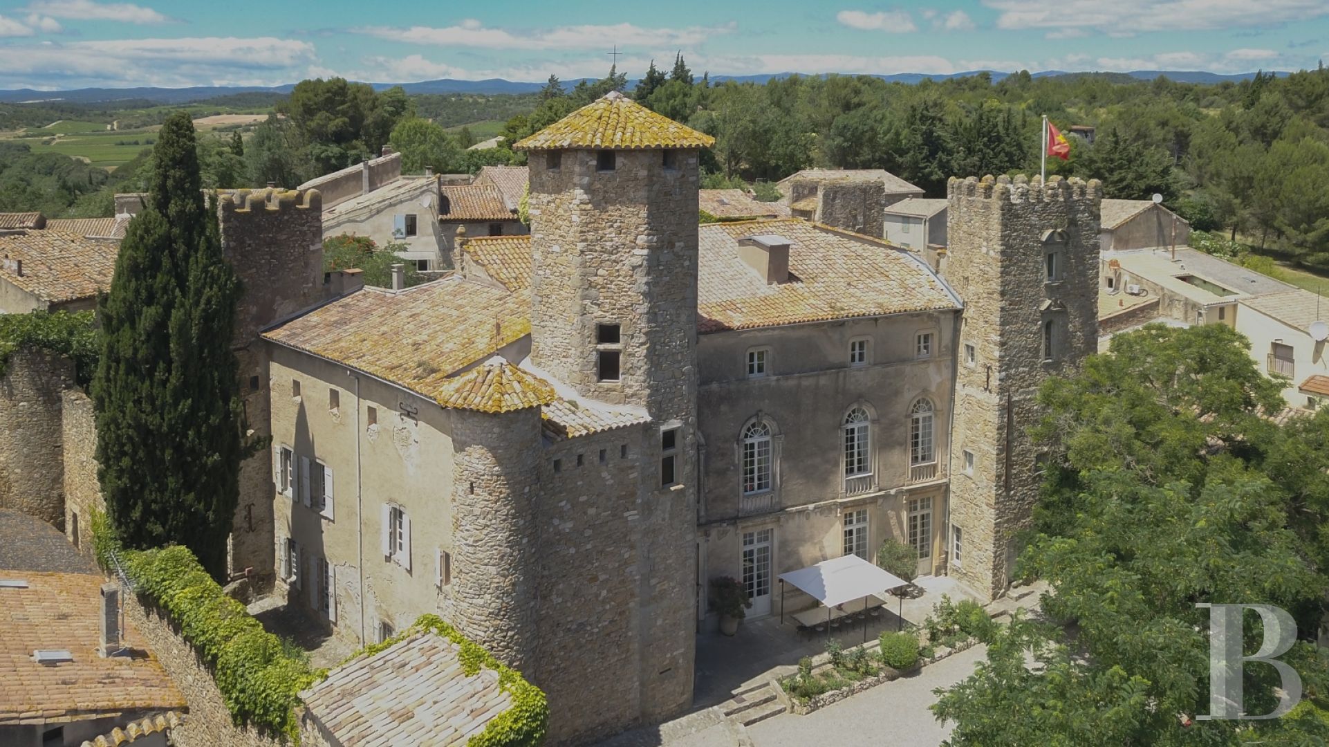 In Minervois, a former 12th century fortress transformed into a comfortable home - photo  n°1
