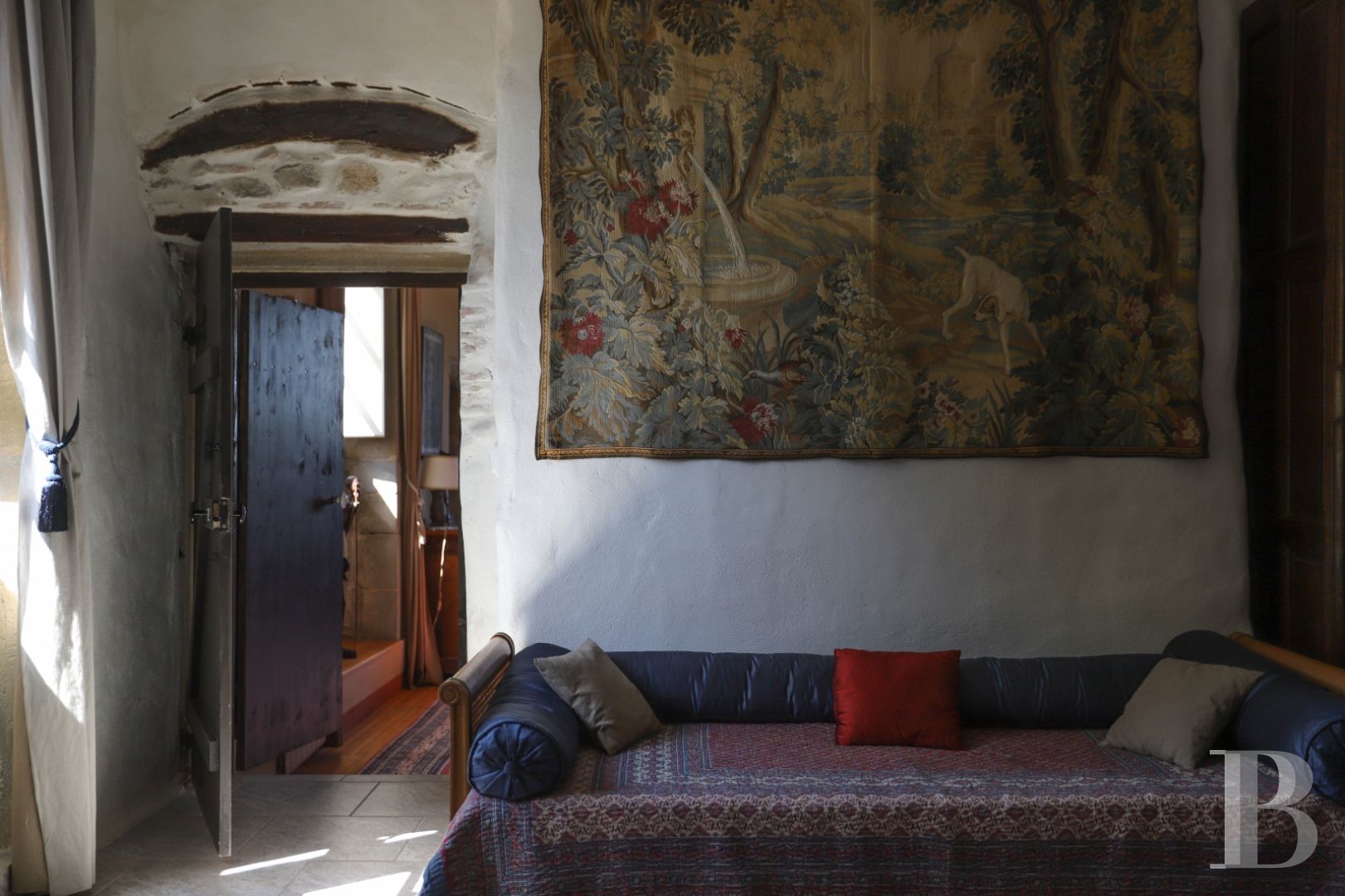 In Minervois, a former 12th century fortress transformed into a comfortable home - photo  n°30