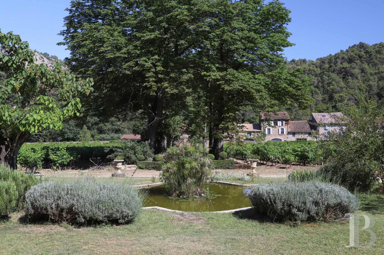 In Minervois, a former 12th century fortress transformed into a comfortable home - photo  n°14