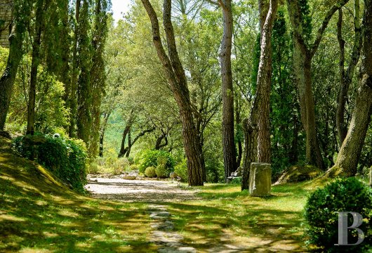 A former medieval priory open to travellers, in the heart of a wild, green valley between Apt and Lourmarin - photo  n°4