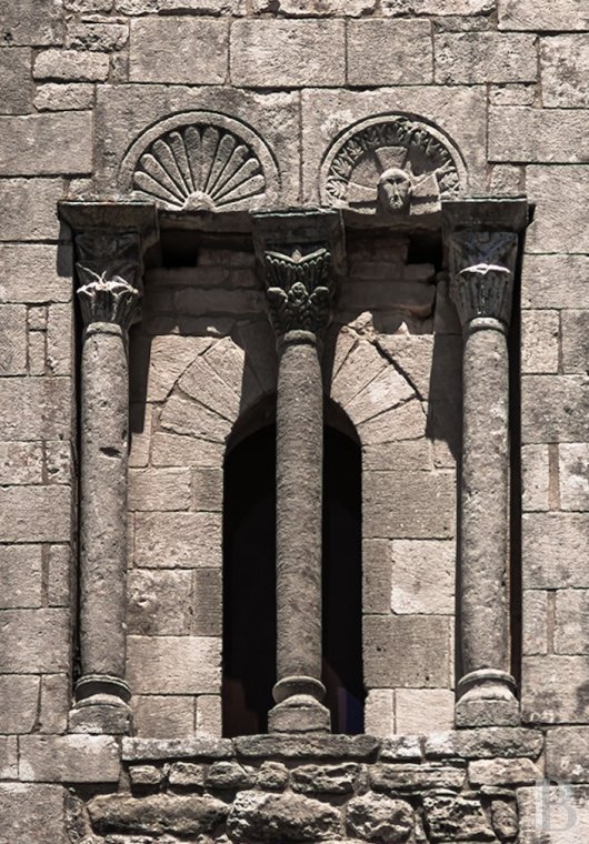 A former medieval priory open to travellers, in the heart of a wild, green valley between Apt and Lourmarin - photo  n°2