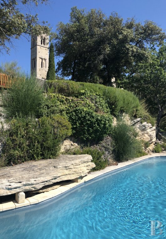 A former medieval priory open to travellers, in the heart of a wild, green valley between Apt and Lourmarin - photo  n°8