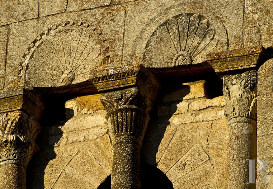 A former medieval priory open to travellers, in the heart of a wild, green valley between Apt and Lourmarin - photo  n°6