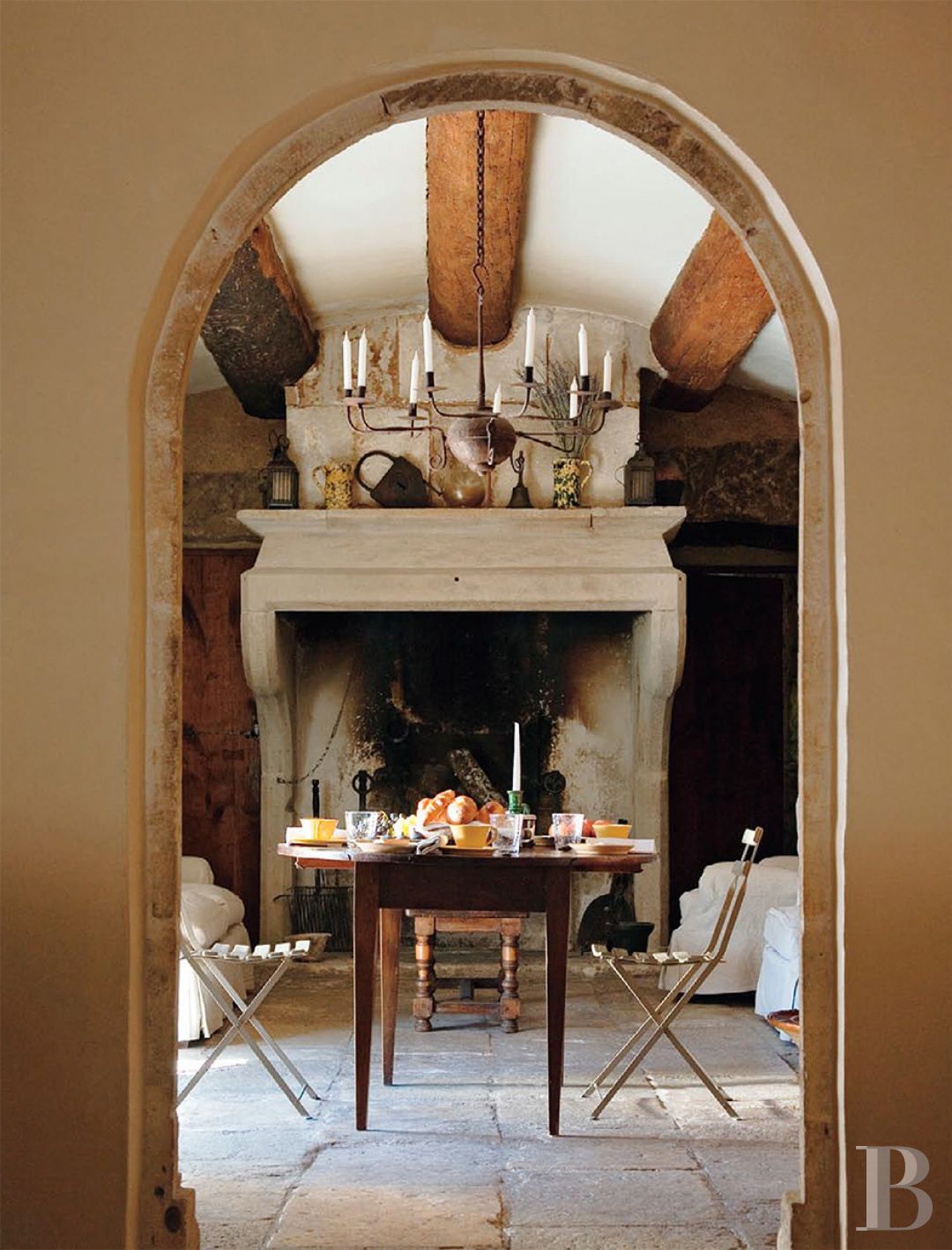 Entre Apt et Lourmarin, au cœur d’une vallée verdoyante et sauvage, un ancien prieuré médiéval ouvert aux voyageurs - photo  n°12