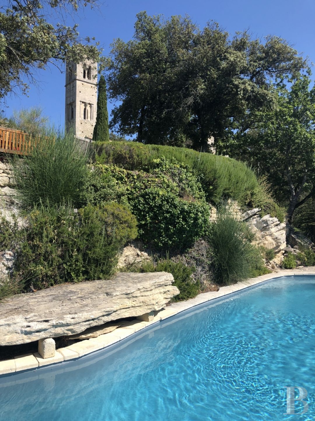 Entre Apt et Lourmarin, au cœur d’une vallée verdoyante et sauvage, un ancien prieuré médiéval ouvert aux voyageurs - photo  n°8