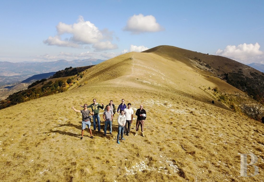En Drôme provençale, au milieu des montagnes, un hameau du 18e siècle à l'esprit contemporain - photo  n°9