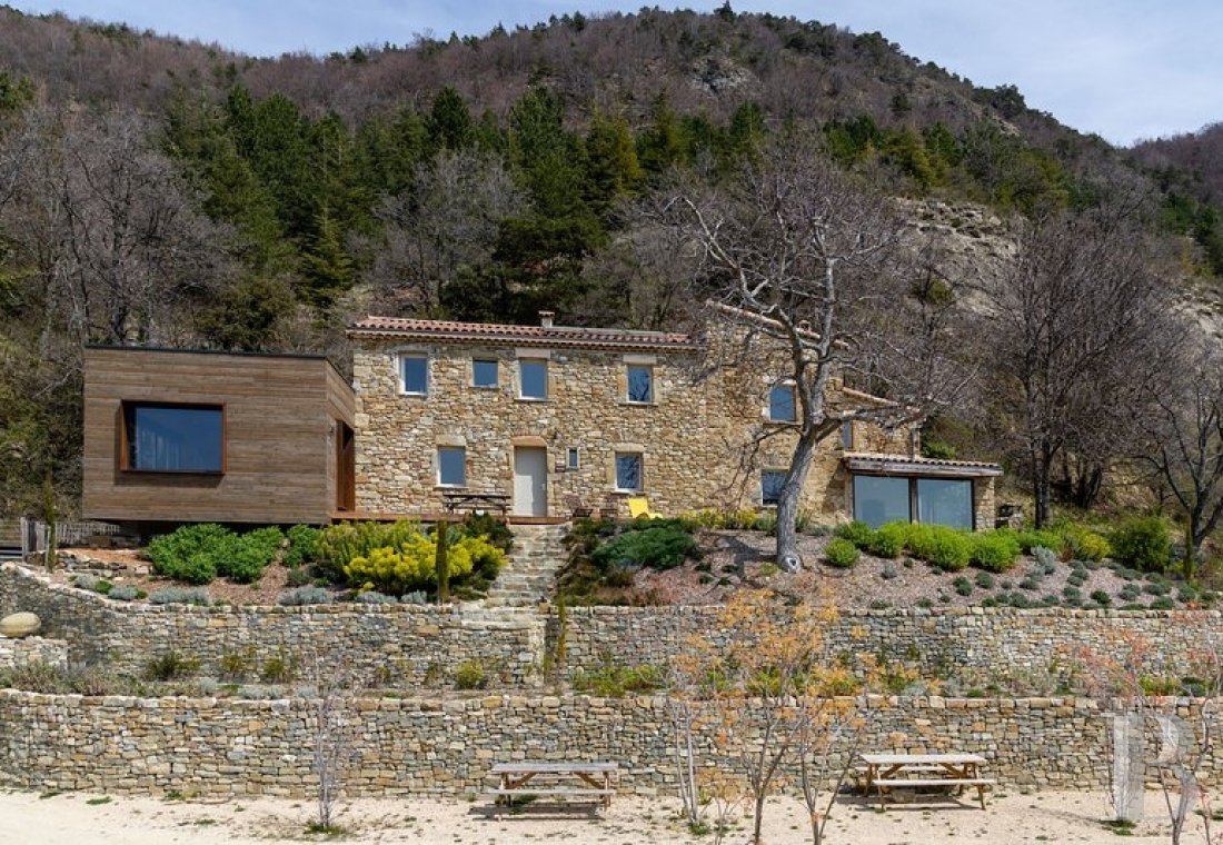 En Drôme provençale, au milieu des montagnes, un hameau du 18e siècle à l'esprit contemporain - photo  n°22