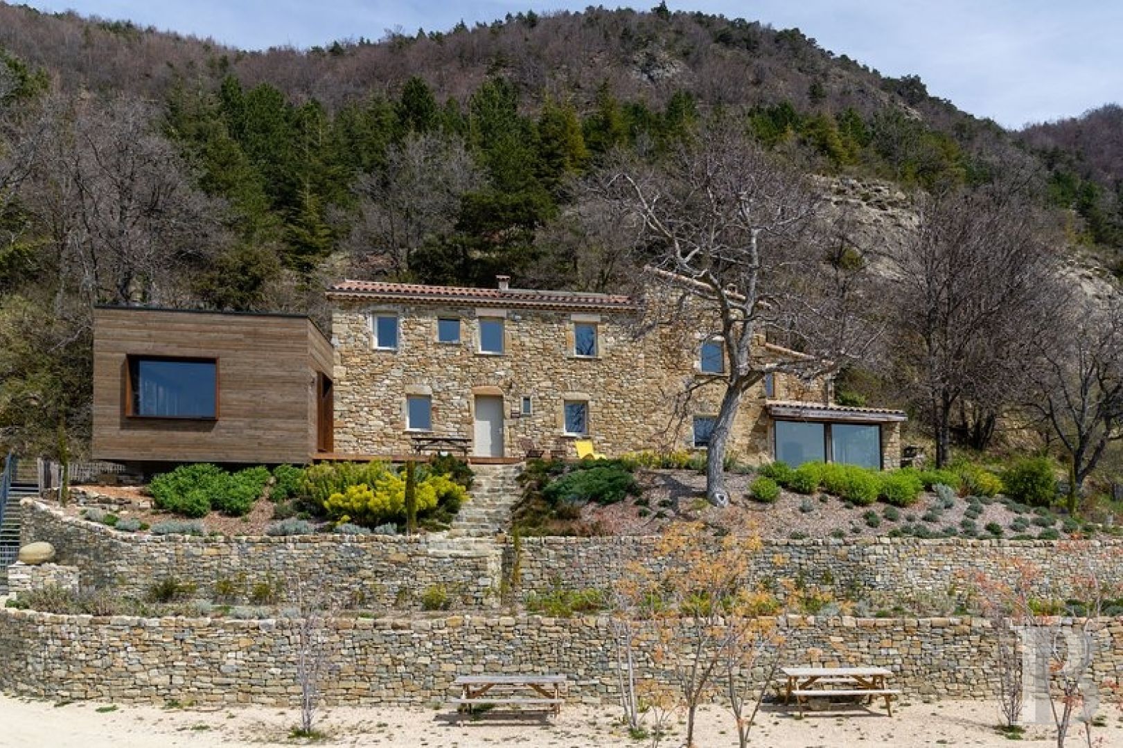 En Drôme provençale, au milieu des montagnes, un hameau du 18e siècle à l'esprit contemporain - photo  n°19