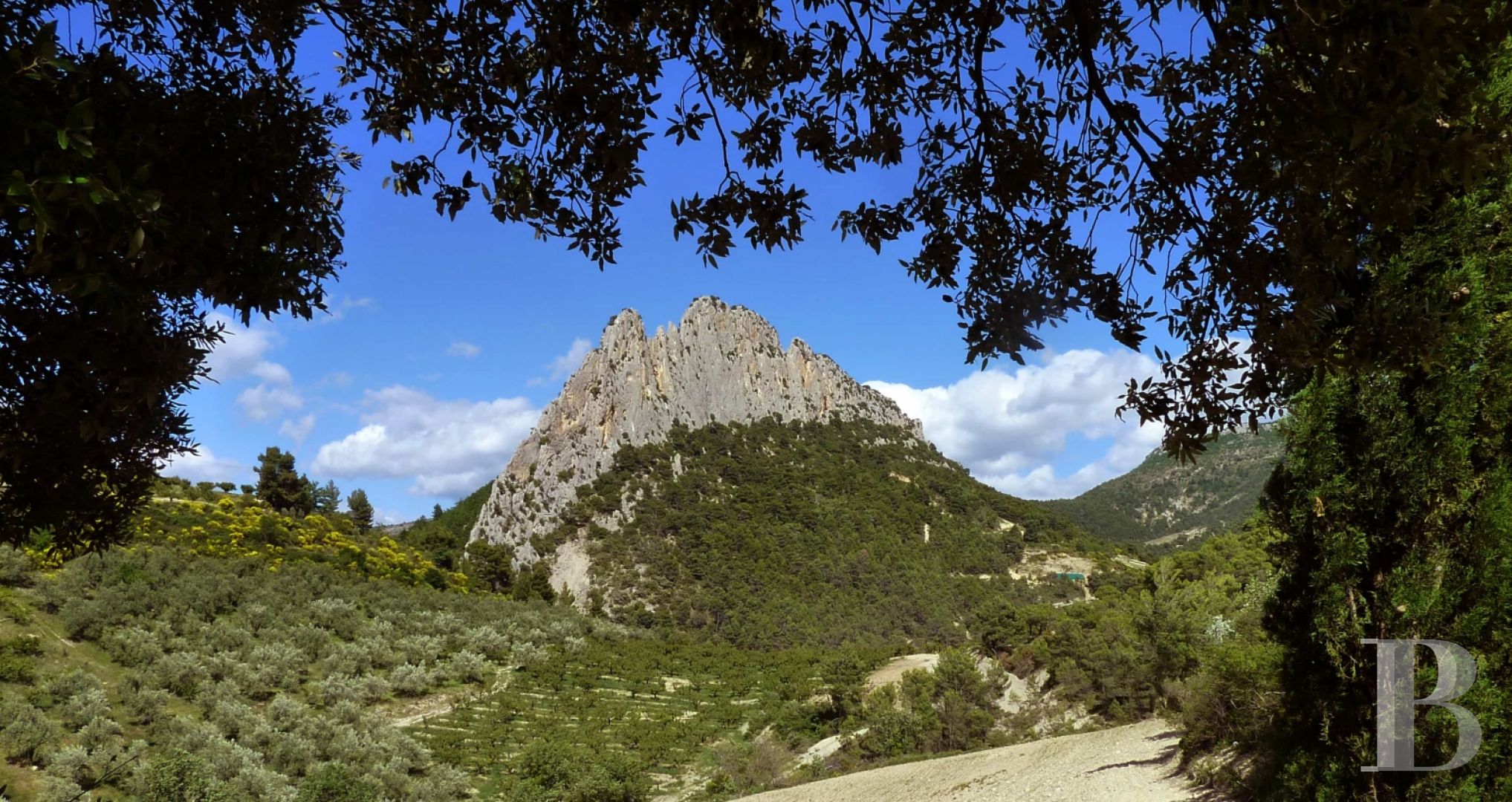 En Drôme provençale, au milieu des montagnes, un hameau du 18e siècle à l'esprit contemporain - photo  n°7
