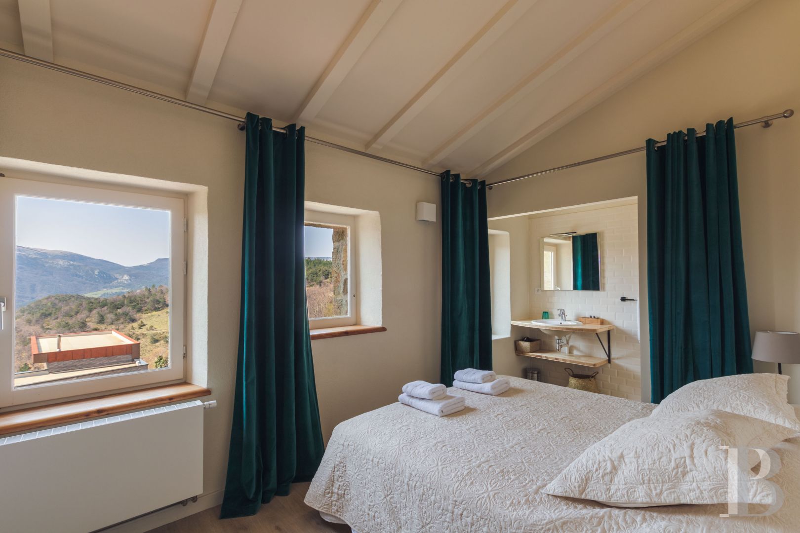 An 18th century hamlet with a contemporary spirit, surrounded by mountains in Drôme Provençale - photo  n°13