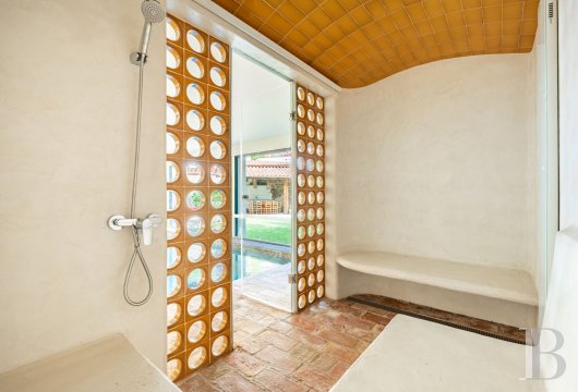 À Cadaques, dans le Parc naturel de Cap de Creus, une impressionnante maison de Peter Harnden, architecte des années 60 - photo  n°21