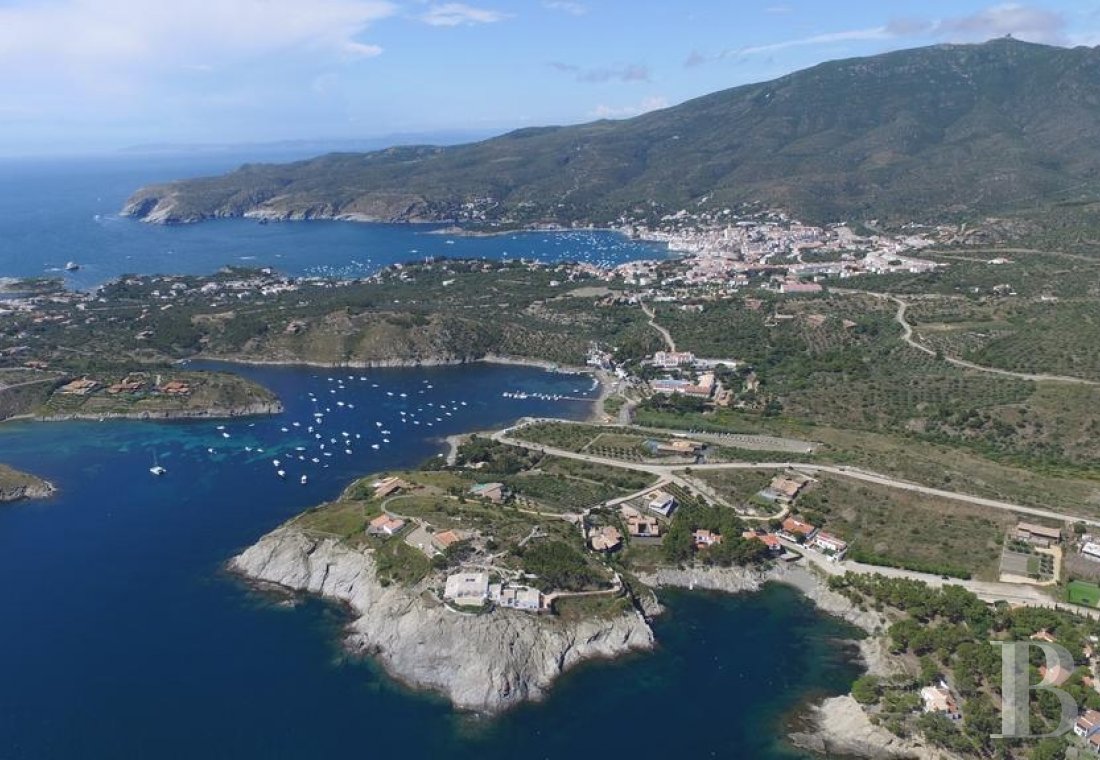 À Cadaques, dans le Parc naturel de Cap de Creus, une impressionnante maison de Peter Harnden, architecte des années 60 - photo  n°31