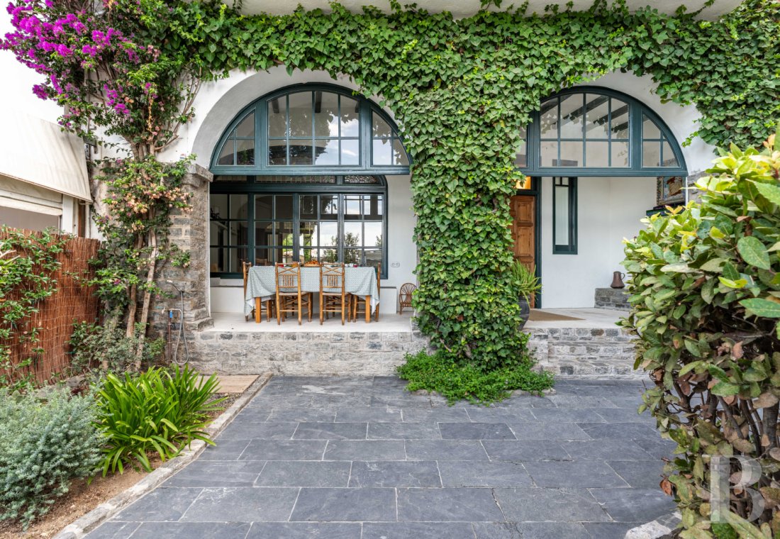 À Cadaques, dans le Parc naturel de Cap de Creus, une impressionnante maison de Peter Harnden, architecte des années 60 - photo  n°4