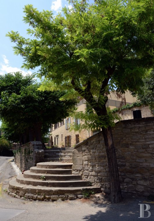 Entre Alès et Uzès, au cœur d’un village de la Provence gardoise, une paisible demeure seigneuriale animée d’un esprit contemporain - photo  n°4