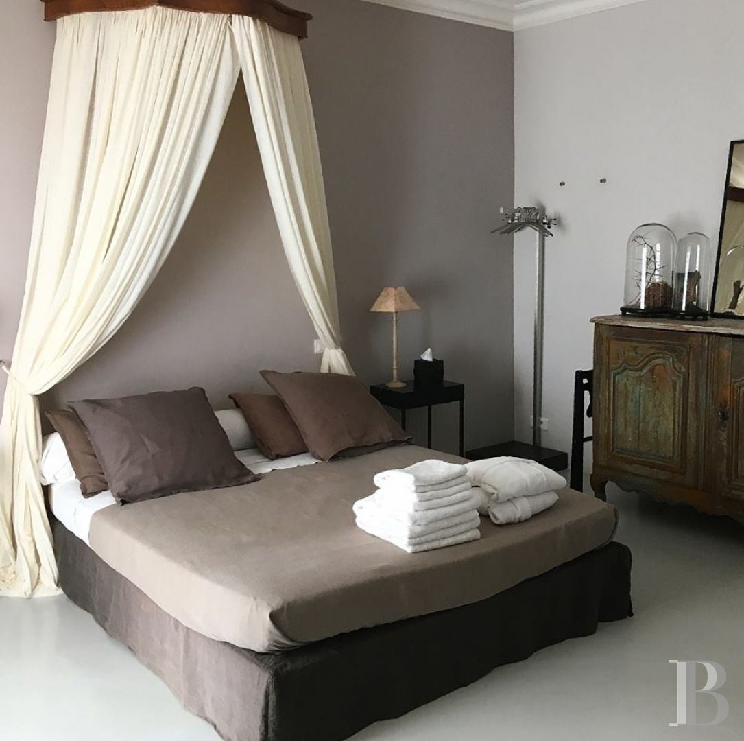 Entre Alès et Uzès, au cœur d’un village de la Provence gardoise, une paisible demeure seigneuriale animée d’un esprit contemporain - photo  n°14