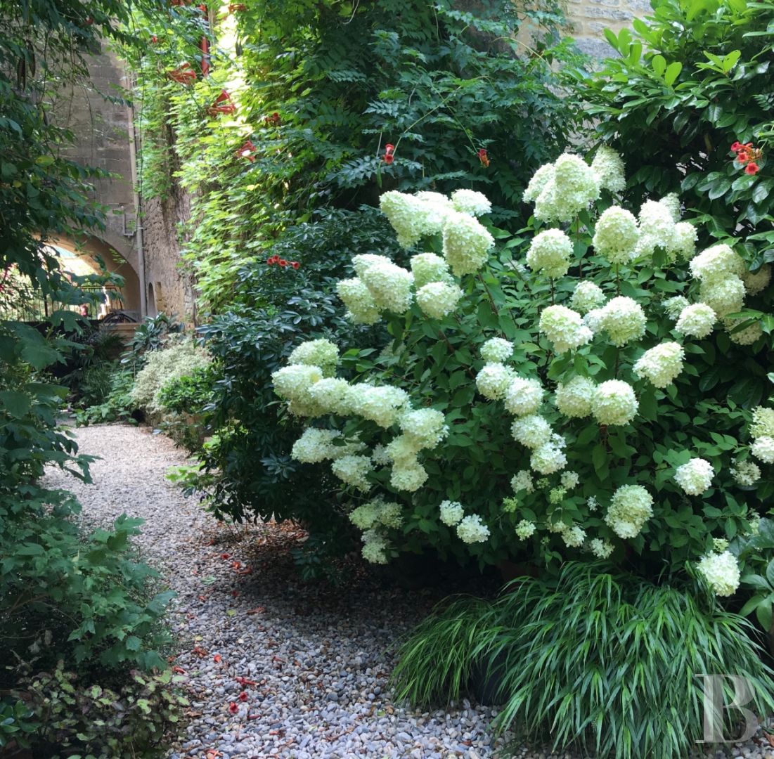 Entre Alès et Uzès, au cœur d’un village de la Provence gardoise, une paisible demeure seigneuriale animée d’un esprit contemporain - photo  n°8