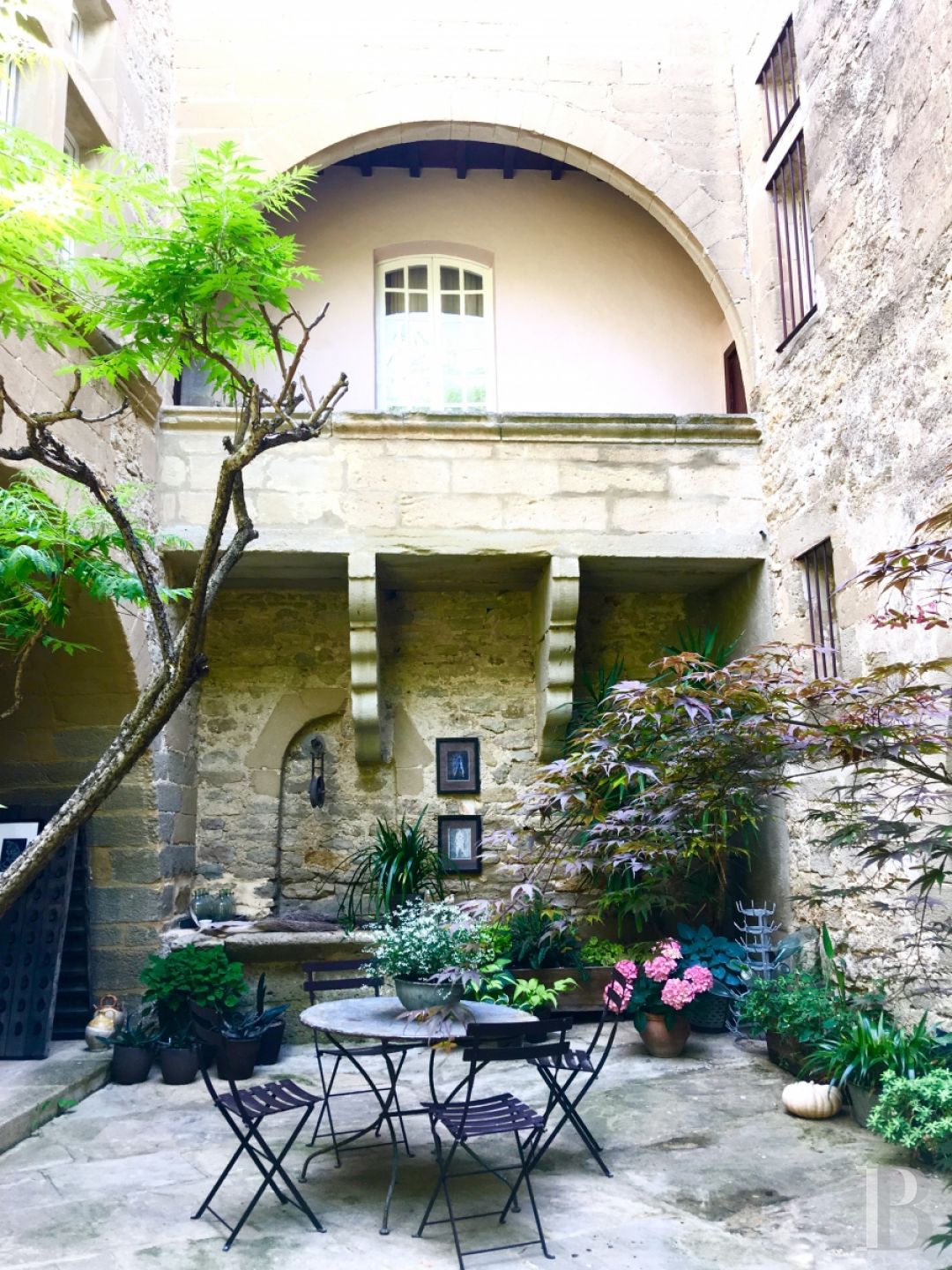 Entre Alès et Uzès, au cœur d’un village de la Provence gardoise, une paisible demeure seigneuriale animée d’un esprit contemporain - photo  n°7
