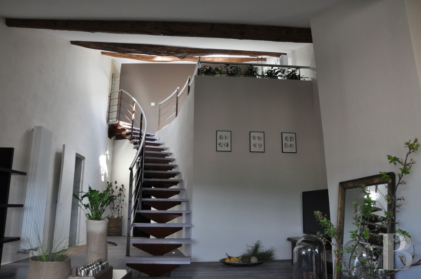 Entre Alès et Uzès, au cœur d’un village de la Provence gardoise, une paisible demeure seigneuriale animée d’un esprit contemporain - photo  n°10