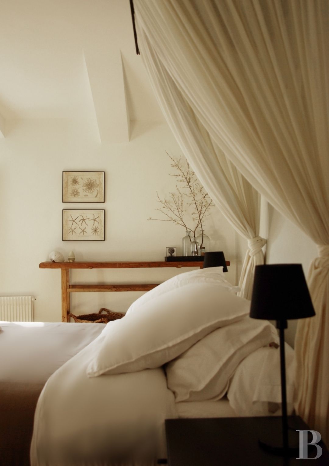 Entre Alès et Uzès, au cœur d’un village de la Provence gardoise, une paisible demeure seigneuriale animée d’un esprit contemporain - photo  n°9