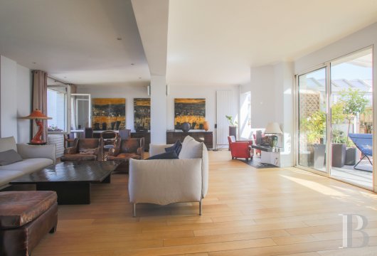 paris - À la lisière de la capitale, au calme de Gentilly, une maison claire et spacieuse de 275 m² avec terrasse et jardin 