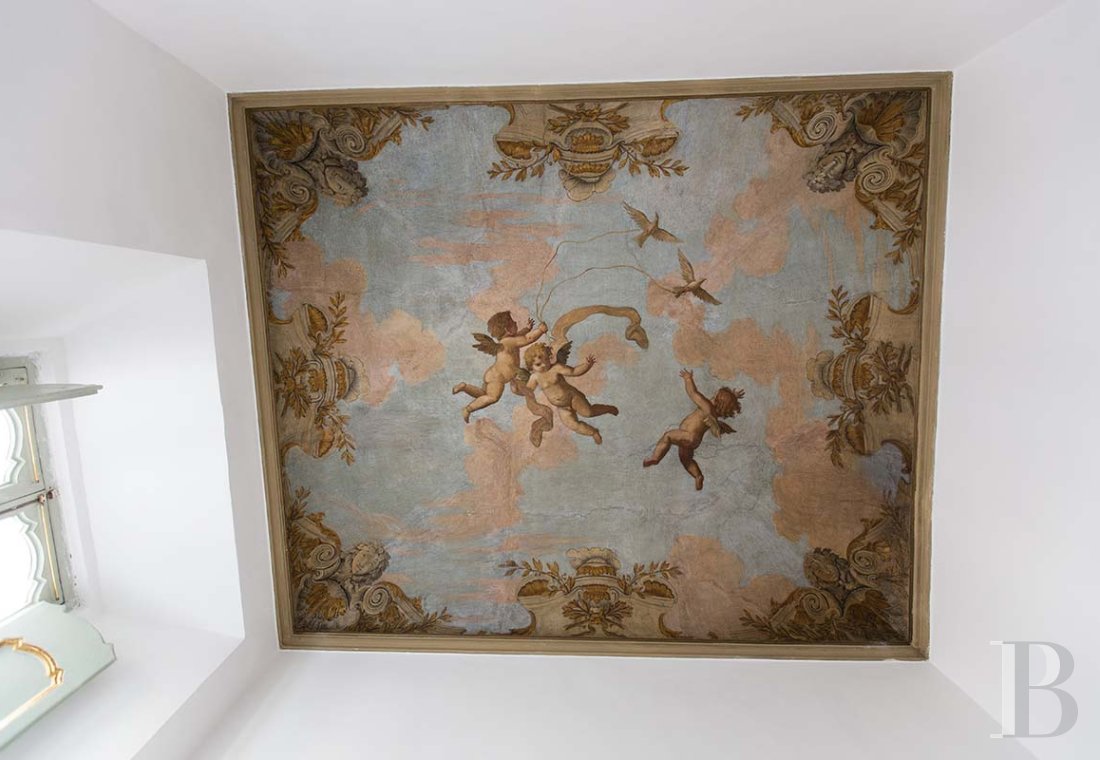 A vast, completely renovated apartment on the top floor of a 16th-century palazzo in Rome - photo  n°17